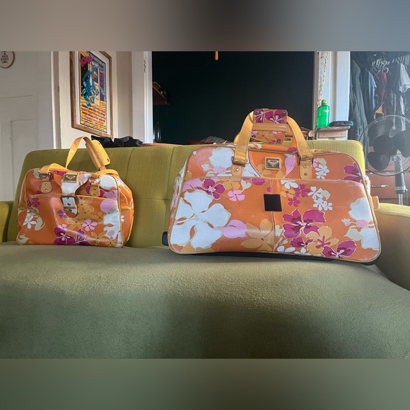 Vintage Roxy rolling duffel bag and Carry on - Picture 5 of 5